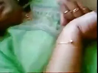 Panty მოზარდი უბიძგებს მისი skirt up