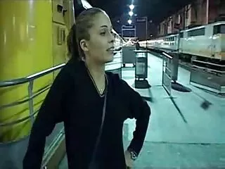 Naughty მედდა Seduces დაქორწინებული კაცი