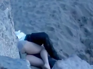 Naughty shemale ღირსეული ძუძუები იცის როგორ squeeze მამალი
