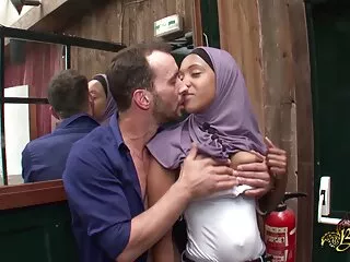 NYMPHO Khloe Kapri სურს იყოს ass fucked